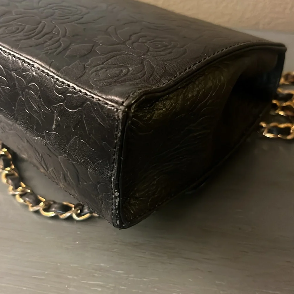 Vintage Valentino Garavani, black leather chain shoulder purse w rose flower EUC